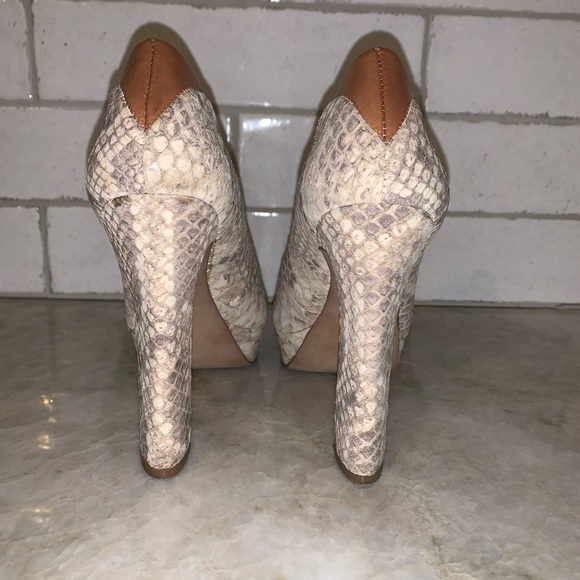 Heels - Picture 2 of 3